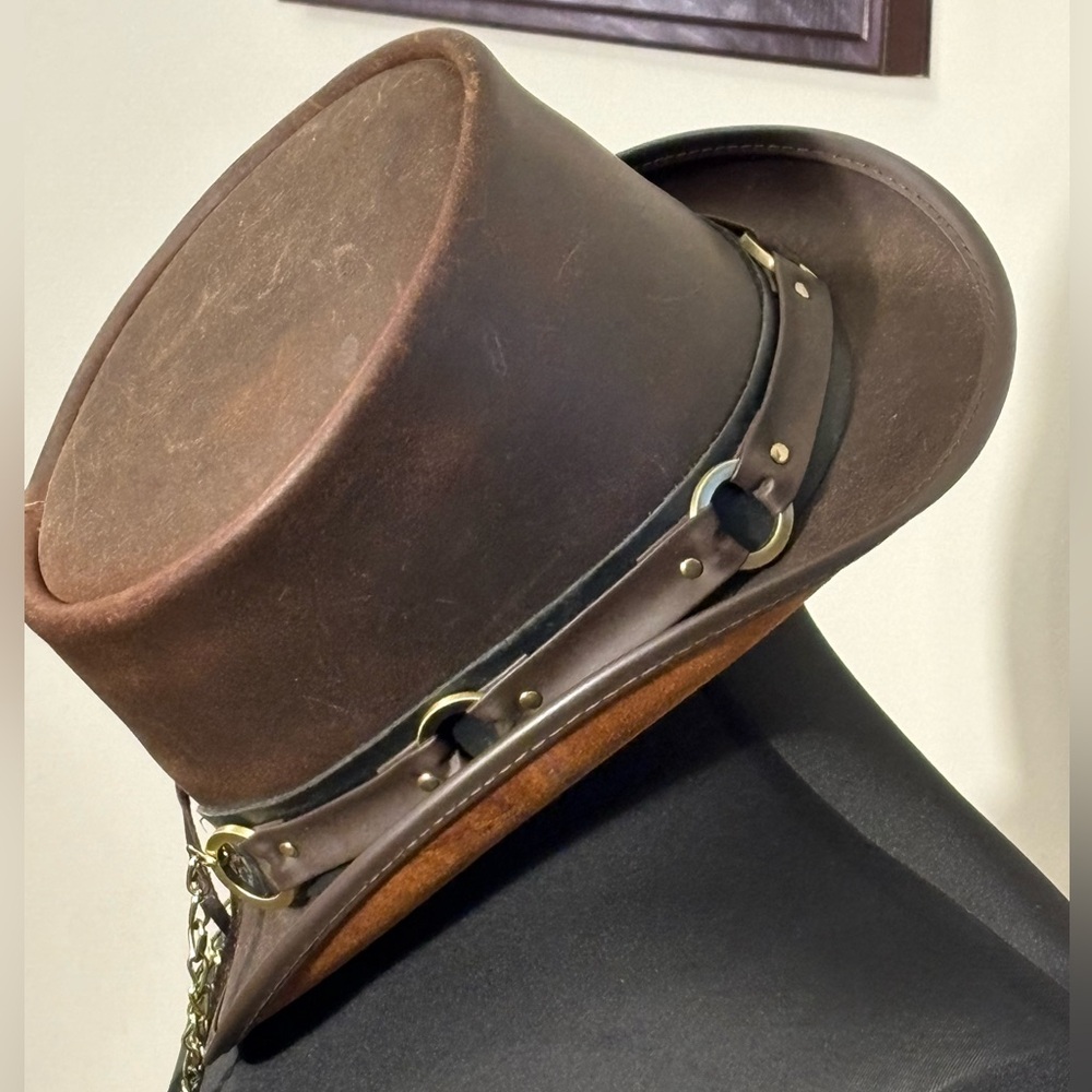 Nows your chance to own this leather Voodoo El Dorado Tophat for a great price!